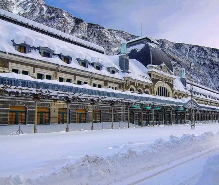 Apartamento familiar Canfranc Estación Apartamento Exterior foto